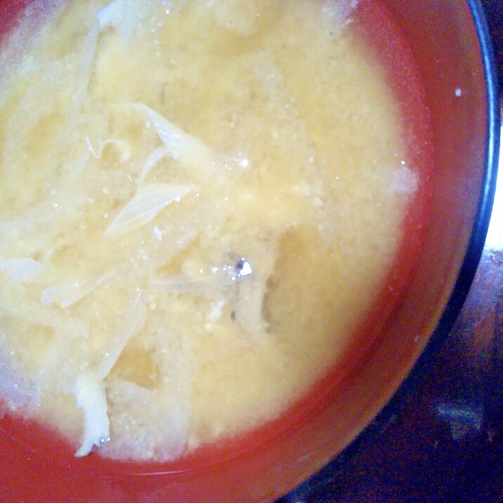 いりこ&薄切り玉ねぎの味噌汁